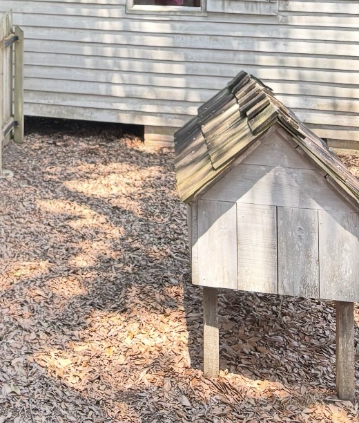 After emancipation, life for formerly enslaved people differed from one plantation to another. For the first time, freedmen were able to negotiate wages and even ask for overtime pay. Still, many plantation owners refused to pay in cash.